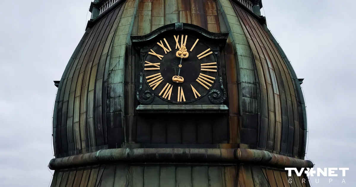 Pēc vairāku gadu desmitu pārtraukuma Sv. Pētera baznīcas torņa pulkstenis rādīs pareizu laiku