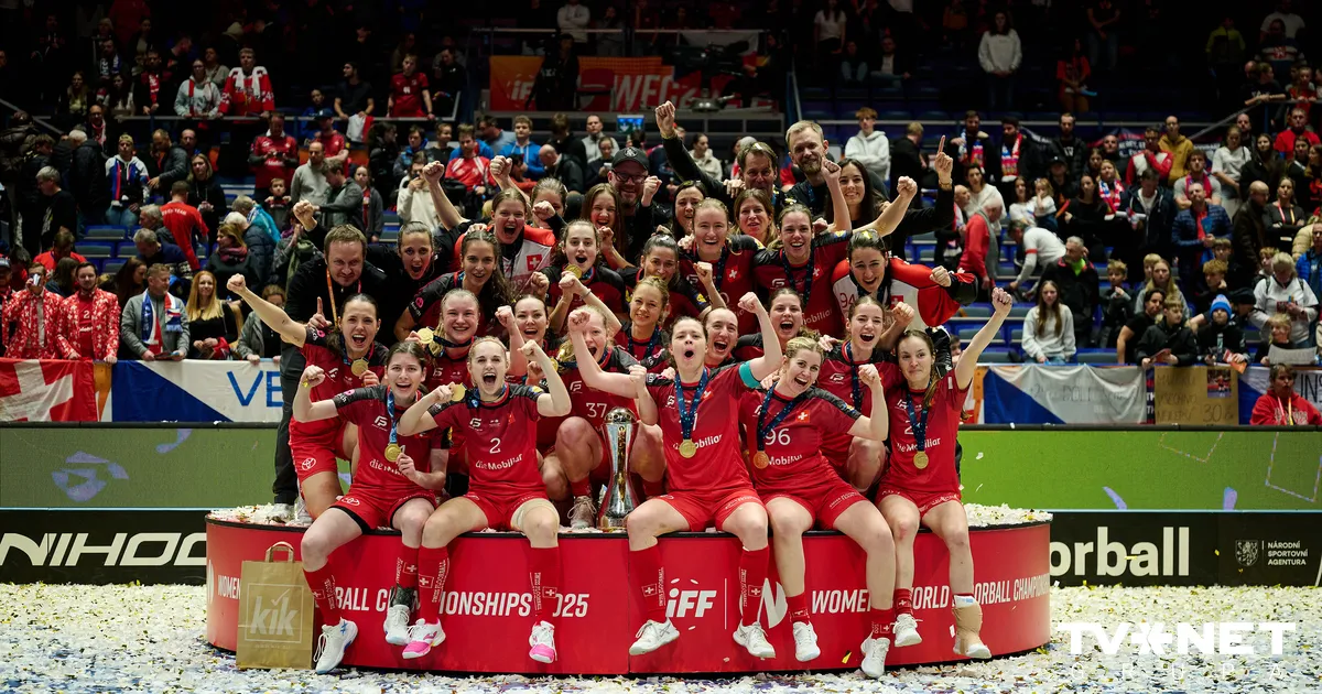 VIDEO ⟩ Ar pārsteidzošiem rezultātiem noslēdzies pasaules čempionāts sieviešu florbolā