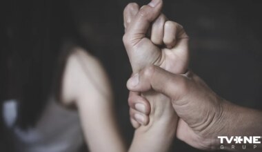 VIDEO ⟩ "Man joprojām ir nejutīga puse sejas." Vardarbība ģimenē, bet bērnus atdod tēvam