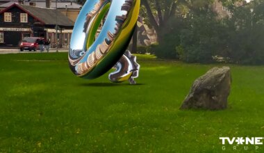 FOTO ⟩ Liepājā deputāti nobalso pret konkursā izraudzītā vides objekta "Pūtiens" izvietošanu pilsētā