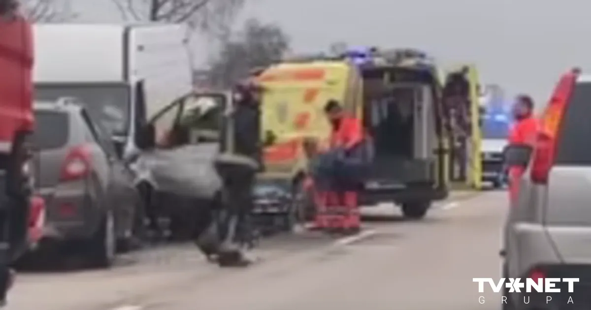 Talsu pusē notikusi "Opel" un "Iveco" frontāla sadursme. Viens cilvēks gājis bojā