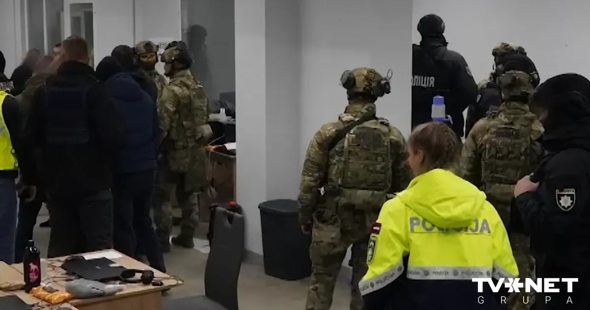 VIDEO ⟩ Ukrainā aizturēto krāpnieku vidū ir arī latvieši; viņi pret apkrāptajiem tautiešiem izturējušies īpaši ciniski