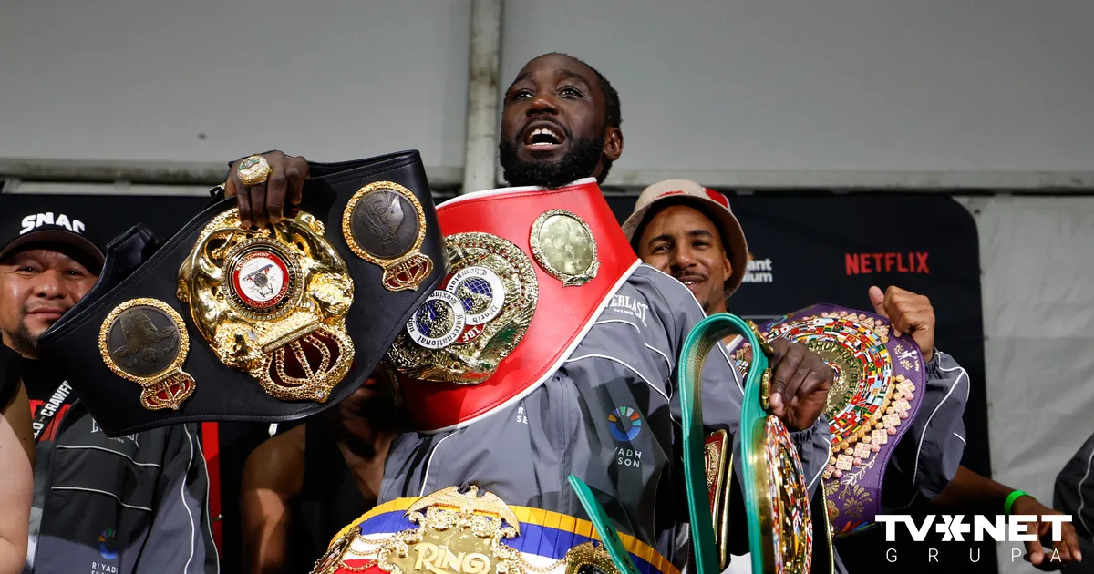 Neuzveikts trīs divīziju absolūtais čempions: noslēdzas leģendāra boksera karjera