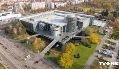 "Volkswagen" pirmo reizi vēsturē pārtrauc ražošanu Vācijas rūpnīcā