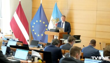 Rīgas domē izvērtušās politiskās diskusijas par pieminekļiem un valodu