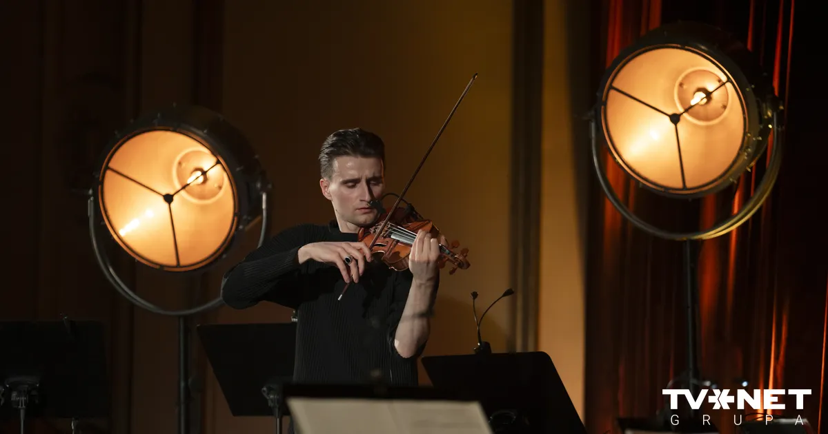 FOTO ⟩ Rīgā krāšņi izskanējis vijolnieka Roberta Balanas koncerts
