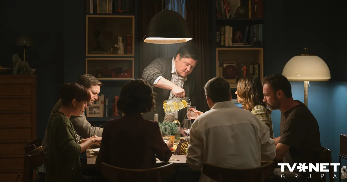 NOSKATIES! ⟩ Klajā nācis režisora Dž. Dž. Džilindžera melnās komēdijas “Perfektie” kaceklis