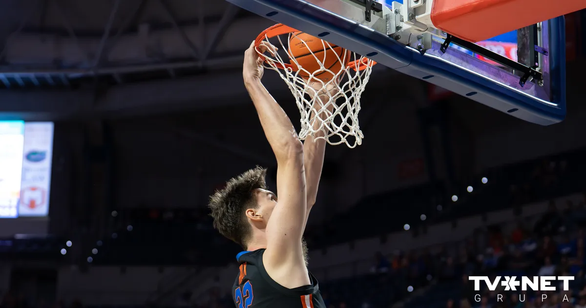 VIDEO ⟩ 19 gadus vecs kanādietis ieraksta savu vārdu basketbola vēsturē