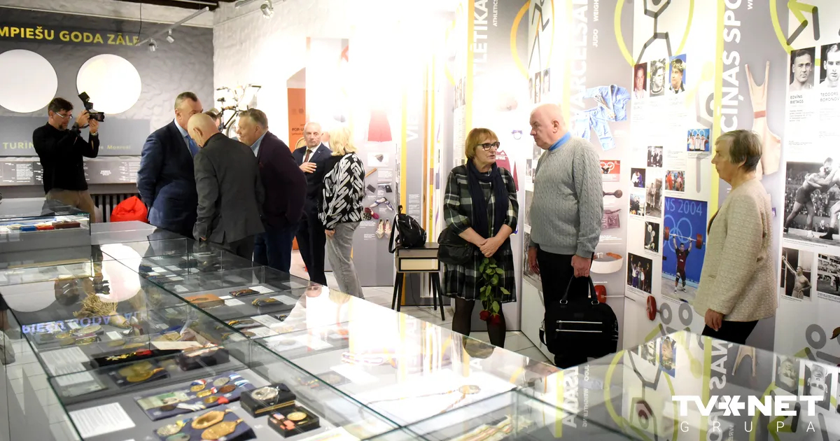 FOTO ⟩ Atklāts Latvijas olimpiskās enciklopēdijas pirmais sējums