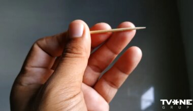 Minhenes skolā aizliedz zobu bakstāmos