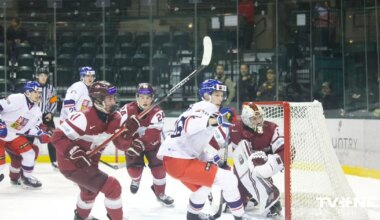 VIDEO ⟩ Latvijas U-20 hokeja izlase atspēlējas no 0:2, taču papildlaikā zaudē Čehijai
