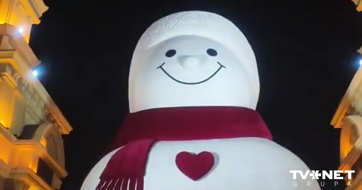 FOTO UN VIDEO ⟩ Ķīnas pilsētā Harbinā atklāj milzu sniegavīru