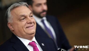 Polijas ārlietu ministrs “pasniedz” Orbānam simbolisku Ļeņina ordeni - TVNET