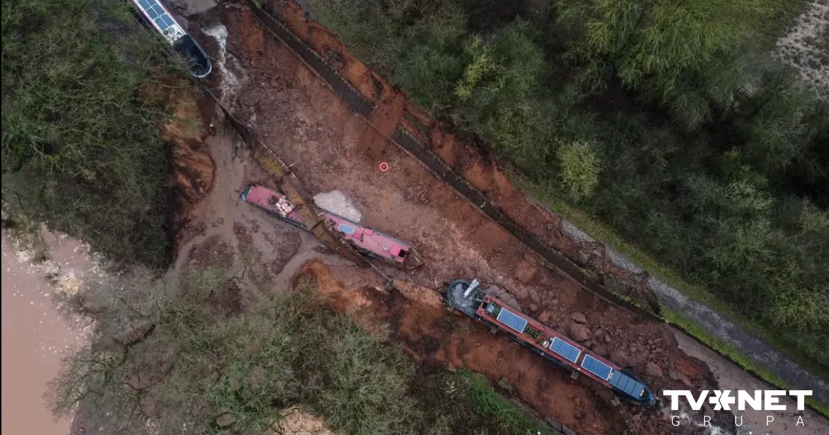Šropšīrā Anglijā sagruvis kanāla uzbērums un izsludināts paaugstinātas bīstamības stāvoklis