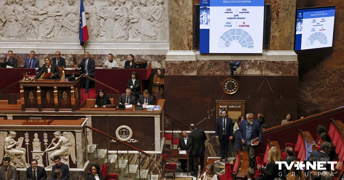 Francijas 2025. gada budžets tiks pagarināts uz nākamo gadu.