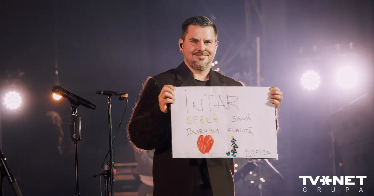 FOTO ⟩ Noskaņa Intara Busuļa un Abonementa orķestra Ziemassvētku koncertos “Kadiķīšu ielokā… ”