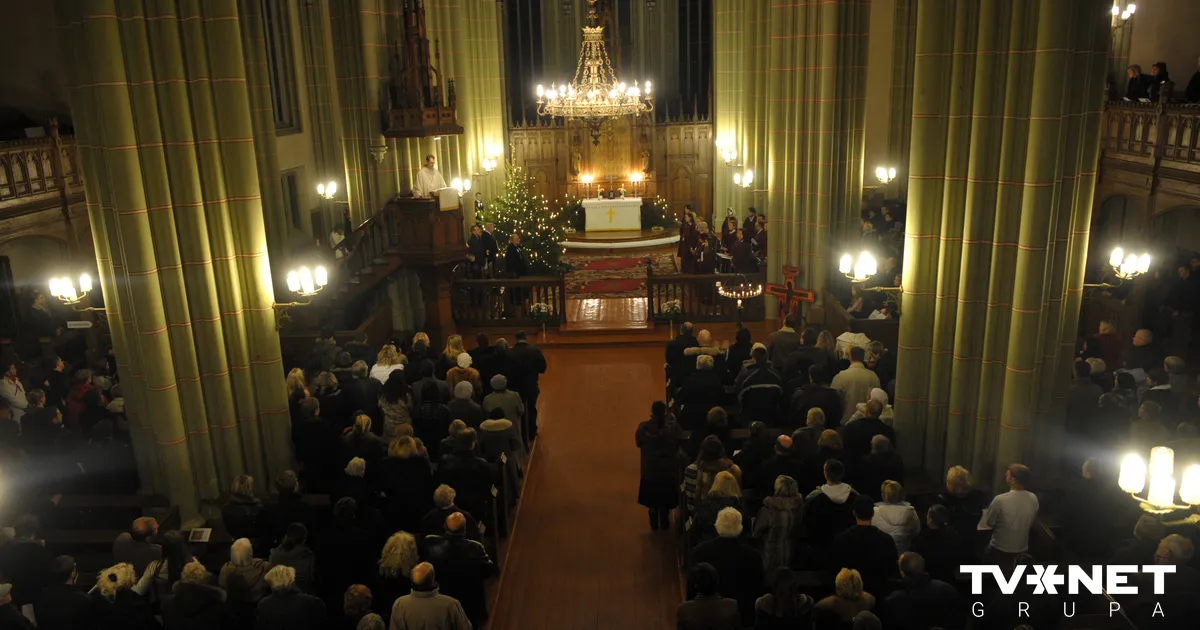 Rietumu kristīgā pasaule svin Ziemassvētku vakaru