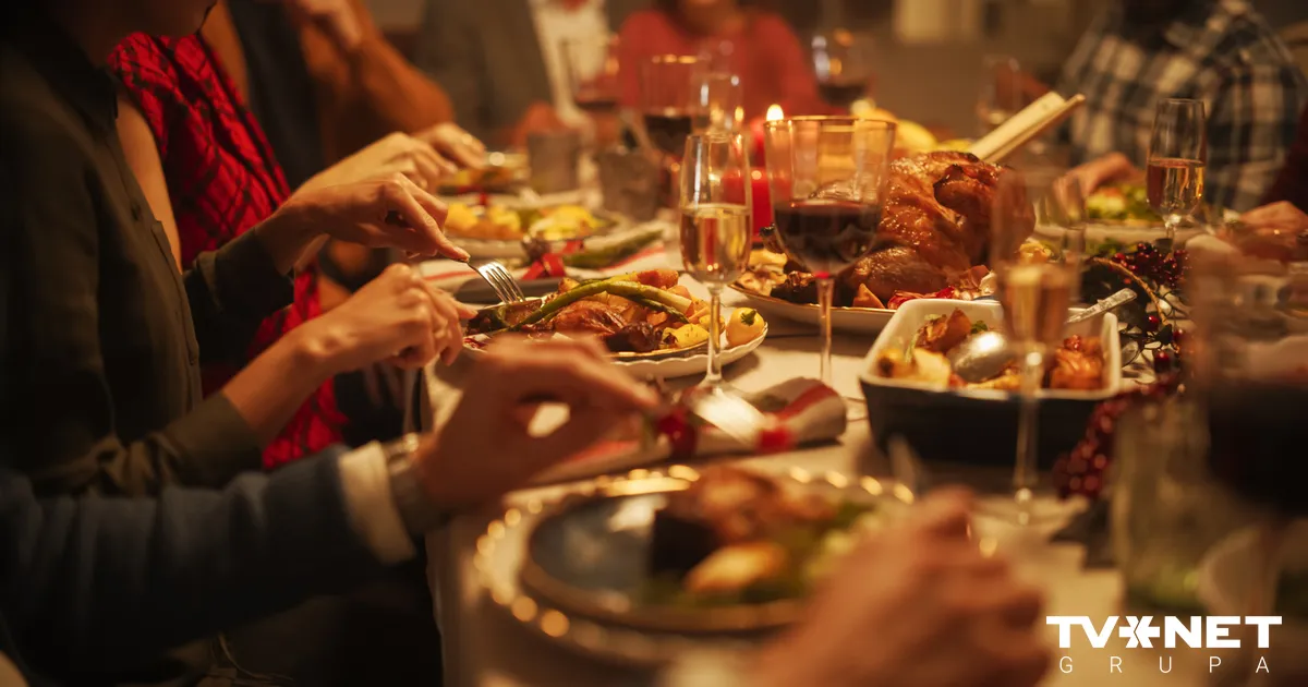 Bez vēdera sāpēm un jauniem kilogramiem: kā saprātīgi baudīt svētku mielastu - Receptes.lv