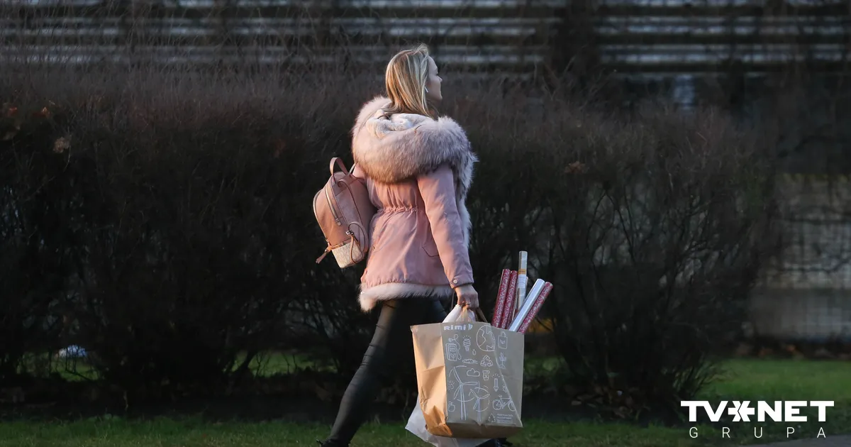 Šodien lielākie tirdzniecības centri Rīgā strādā saīsinātu darba laiku