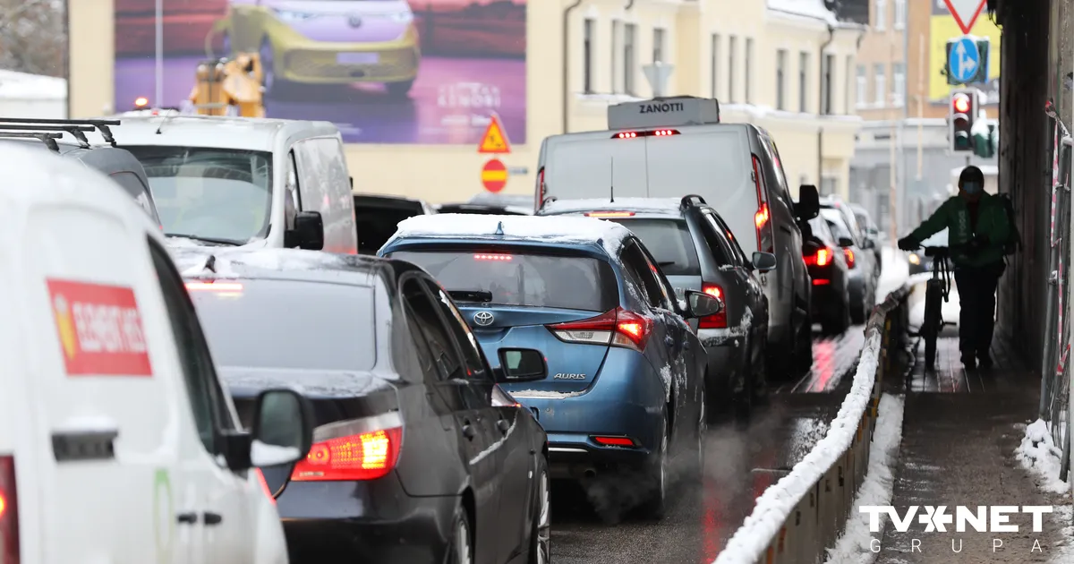 Vāc parakstus par transportlīdzekļa ekspluatācijas nodokļa atcelšanu privātpersonām