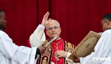 Romas pāvests Ziemassvētkos mudina pārtraukt ieroču troksni