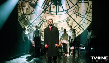 FOTO ⟩ Nostalģijas mānīgā daba. Muzikālā Jaungada izrāde "Ceļojums pusnaktī" Čehova teātrī