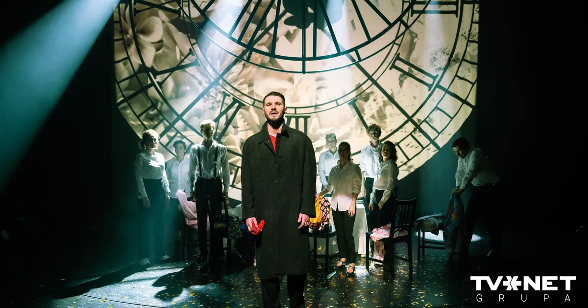 FOTO ⟩ Nostalģijas mānīgā daba. Muzikālā Jaungada izrāde "Ceļojums pusnaktī" Čehova teātrī