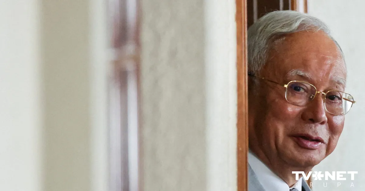 Malaizijas bijušajam premjeram Nadžibam piespriests 15 gadu cietumsods