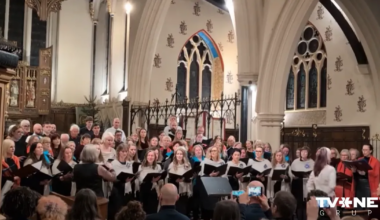 VIDEO ⟩ Latvieši ārzemēs ar kopīgu uzstāšanos svin Ziemassvētkus