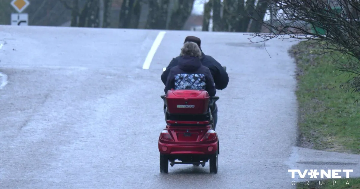 VIDEO ⟩ Vīrietim CSDD jauno likumu dēļ neizdodas reģistrēt interneta veikalā pirktu braucamo