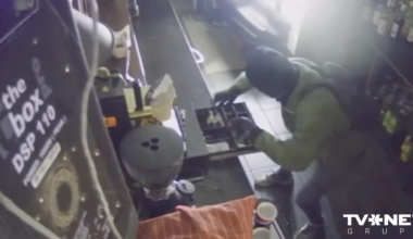 VIDEO ⟩ Ziemassvētku brīvdienās Teikas rajonā apzog divus bārus