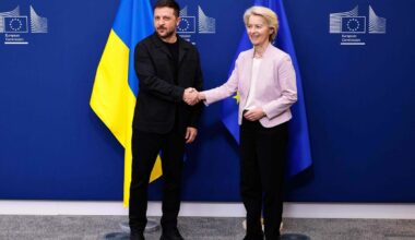 Volodimirs Zelenskis un Urzula fon der Leiena. Foto:  Simon Wohlfahrt / AFP