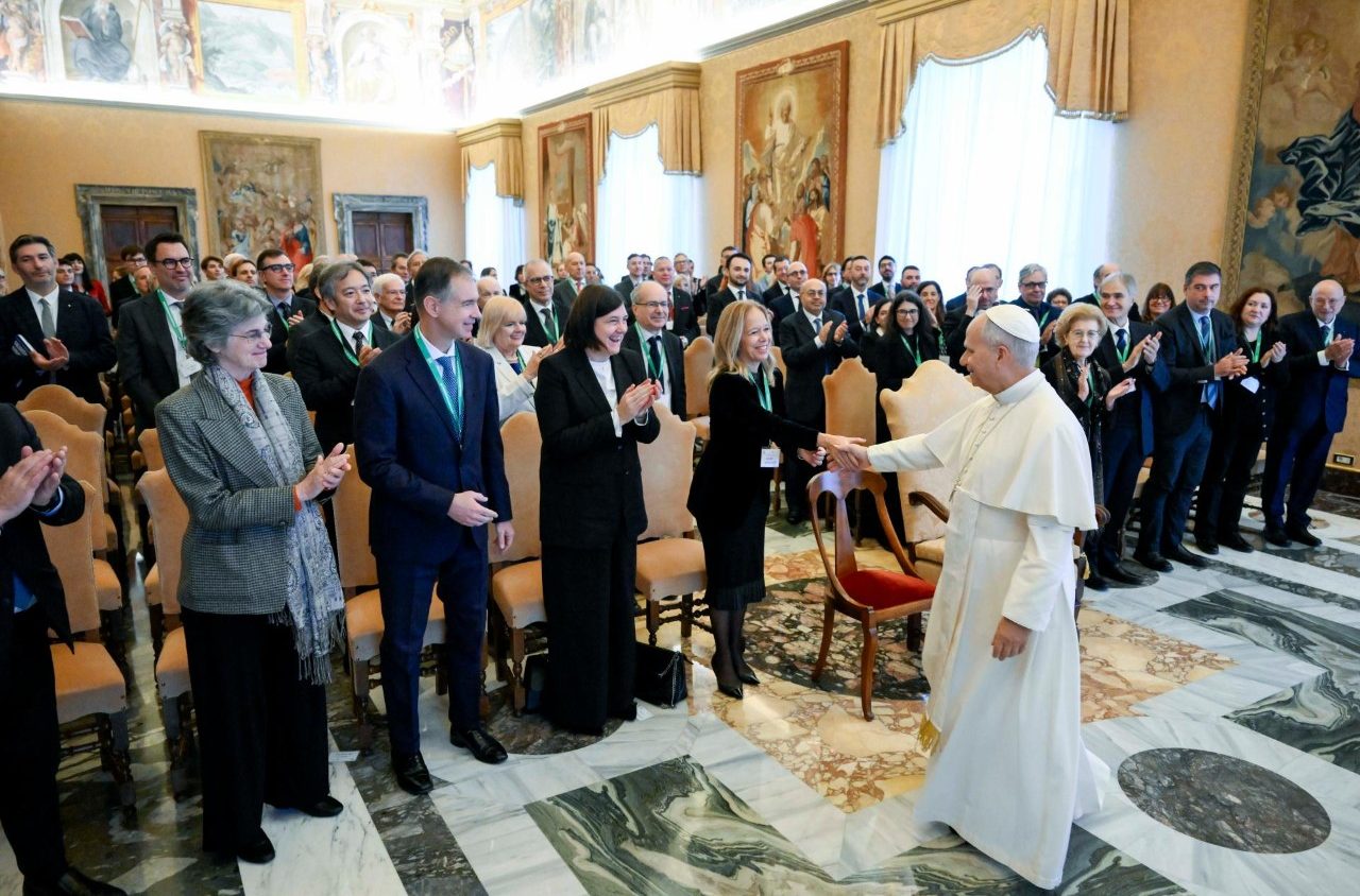 Pāvests par MI ietekmi uz jauniešu brīvību un garīgumu