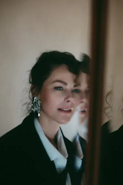 Zane Dombrovska un Mārcis Maņjakovs atdzīvina “Ziemeļblāzmas verses” ar jaunu, sirdi sildošu interpretāciju