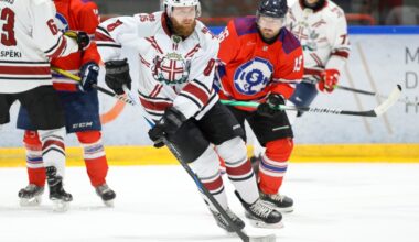 Hokeja komanda "Jenoti" ir "atmodusies"