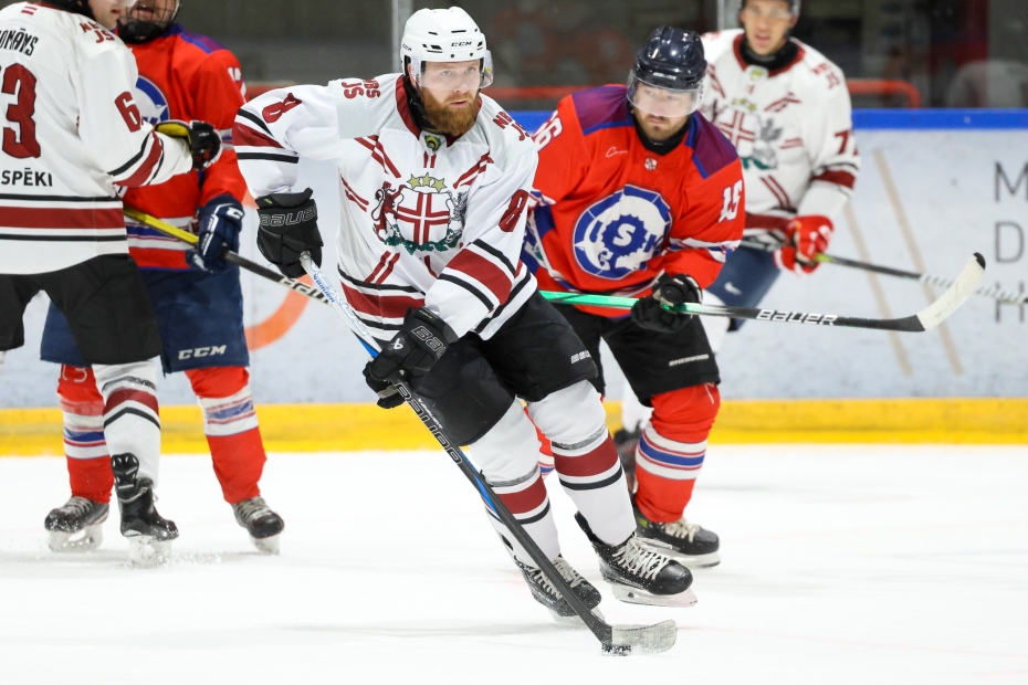 Hokeja komanda "Jenoti" ir "atmodusies"