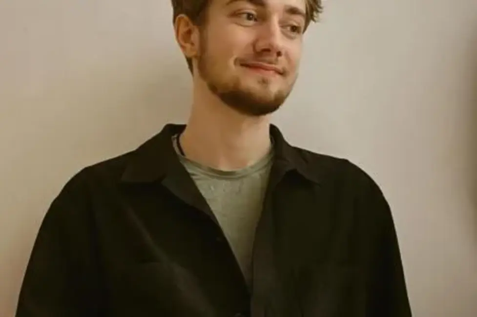 Arturs Dimiters, Džemmas Skulmes mazdēls, atklāj personālizstādi “Krāsas svars”