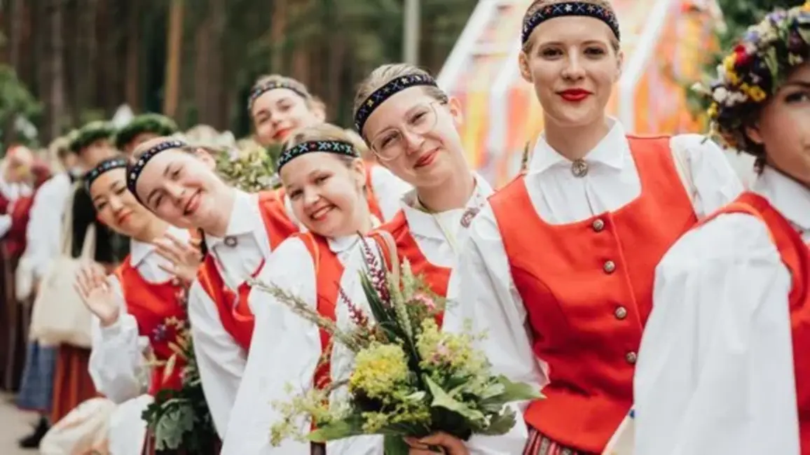 Skolēnu dziesmu un deju svētku nodrošināšanai piešķirti papildu teju 380 tūkstoši eiro