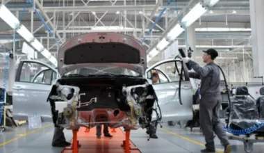 Vācu autobūves giganti saskaras ar peļņas kritumu, kas sasniedz 2009. gada līmeni