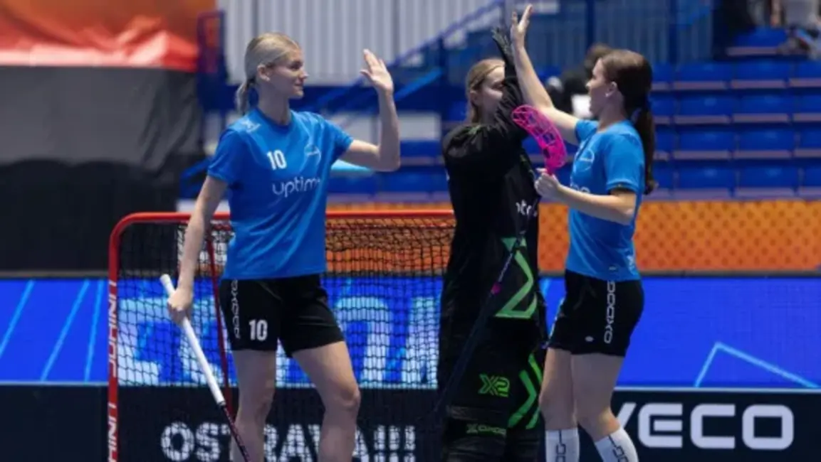 Ostrava gaida: Noskaidroti pēdējie florbola sieviešu čempionāta pusfinālisti