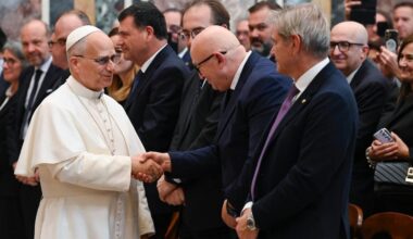 Leons XIV tiekas ar konsultantiem darba attiecību jautājumos