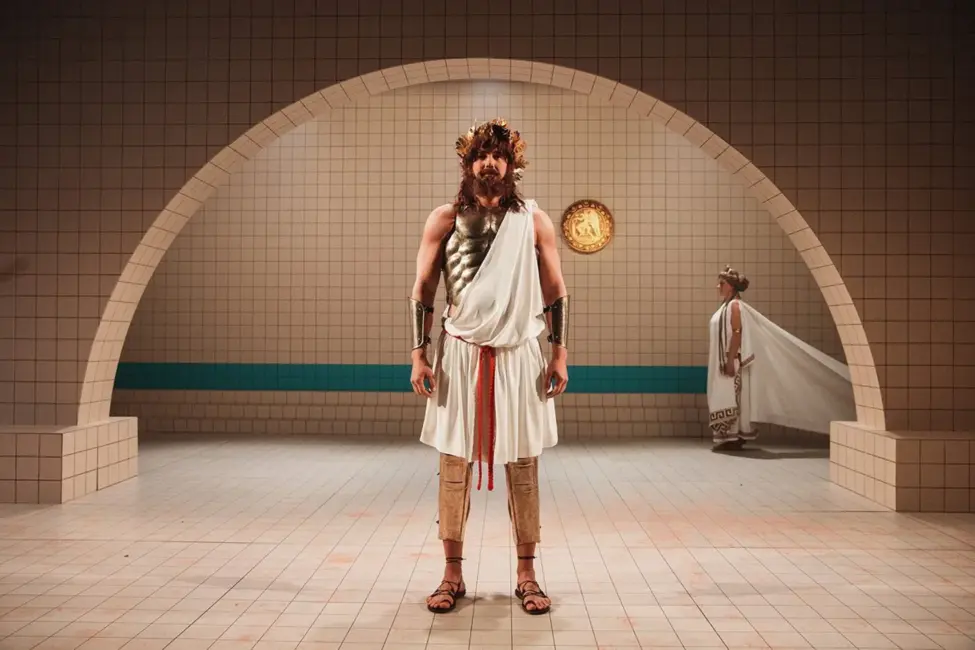 Decembris teātrī: no antīkās traģēdijas līdz svētku koncertiem