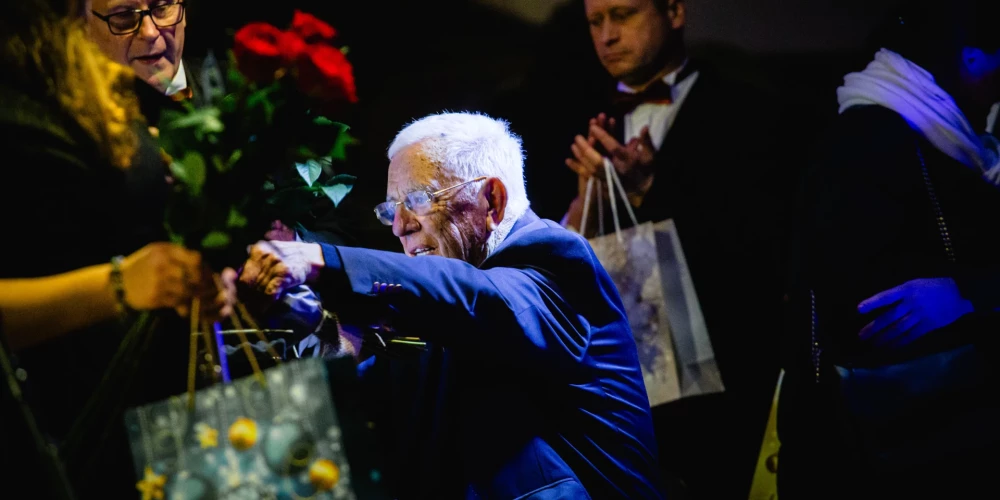 Rīgas Domā izskanējis īpašs koncerts "Raimonds Pauls Ziemassvētkos". FOTO