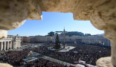 Pāvests aicina lūgties par ģimenēm, kas cieš no kara