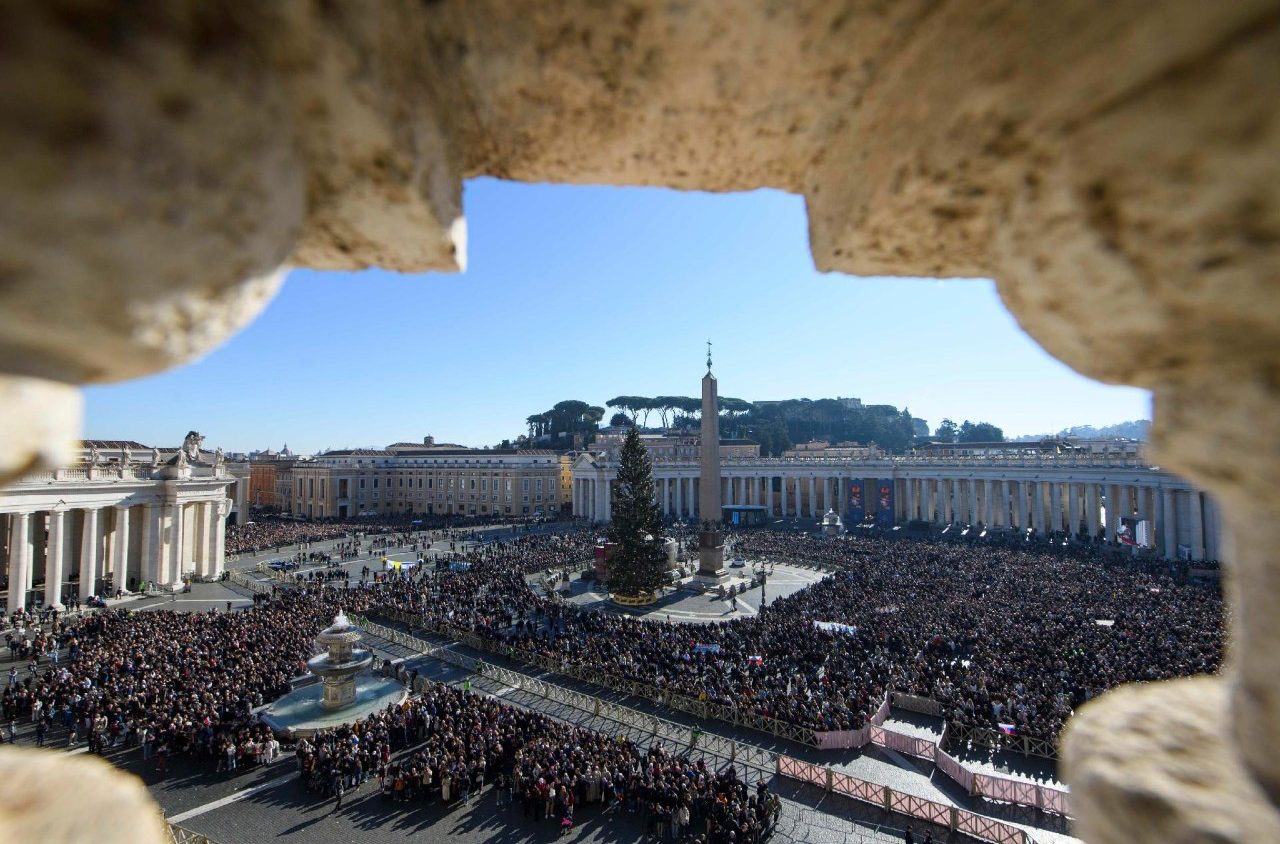 Pāvests aicina lūgties par ģimenēm, kas cieš no kara