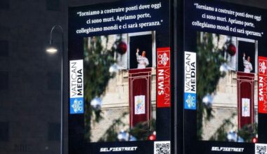 Roma: pāvesta vārdi un attēli pilsētas ekrānos