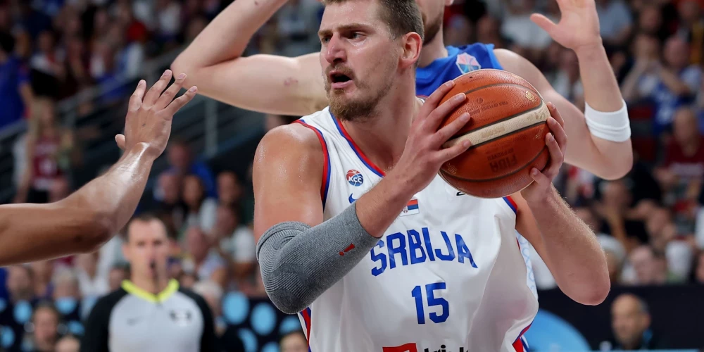 NBA zvaigzne Nikola Jokičs traumas dēļ nevarēs spēlēt vismaz vienu mēnesi - Jauns.lv