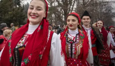 Pusnaktī eirozonai pievienosies vēl kāda Eiropas valsts - Jauns.lv