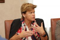 Ārlietu ministre nav gatava "zīlēt", vai nākamais gads nesīs taisnīgu mieru Ukrainā