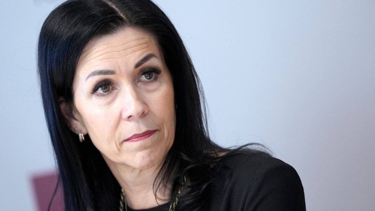 LŽA izsaka neuzticību SIF padomes priekšsēdētājai Plokai